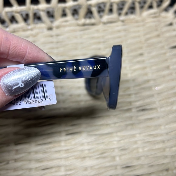 Privé Revaux Blue Havana Women's Sunglasses - Picture 3 of 5